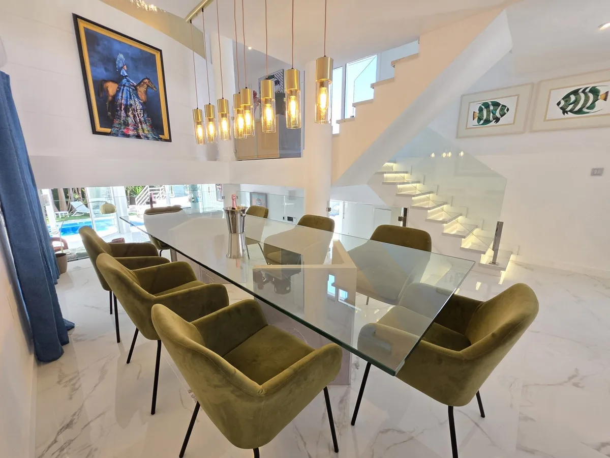 4-Bedroom Villa in Nueva Andalucía 2