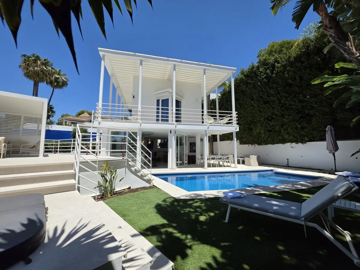 4-Bedroom Villa in Nueva Andalucía 5