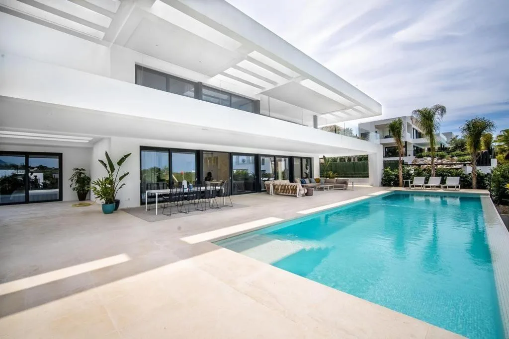 6-Bedroom Villa in Nueva Andalucía — Nueva Andalucía