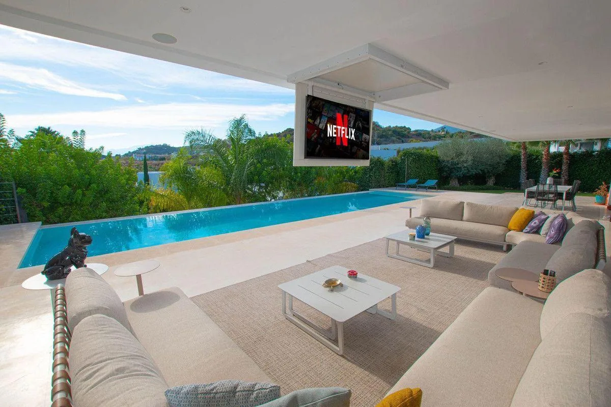 6-Bedroom Villa in Nueva Andalucía 2