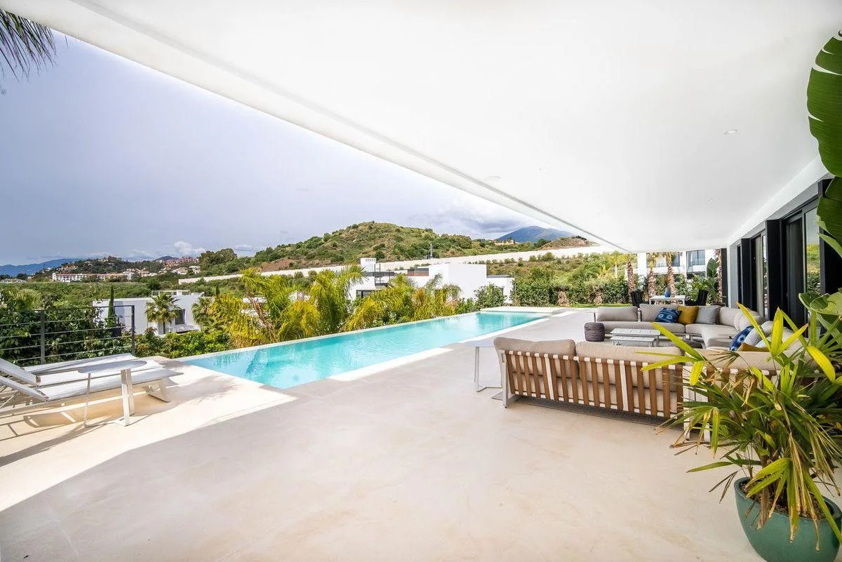 6-Bedroom Villa in Nueva Andalucía 3