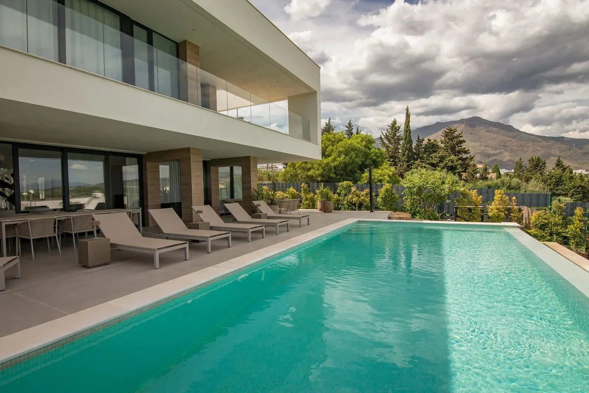 4-Bedroom Villa in Estepona 2