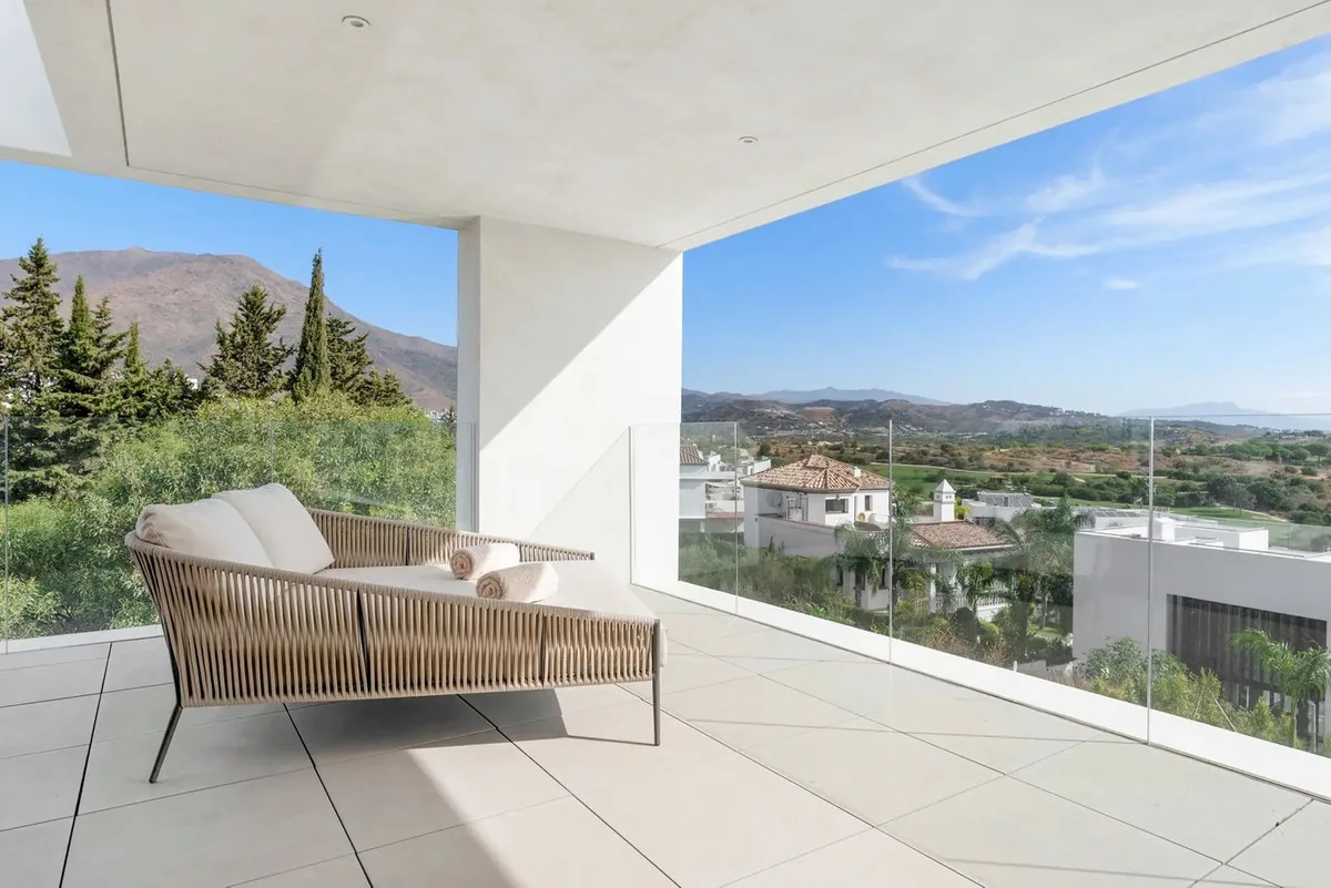 4-Bedroom Villa in Estepona 3