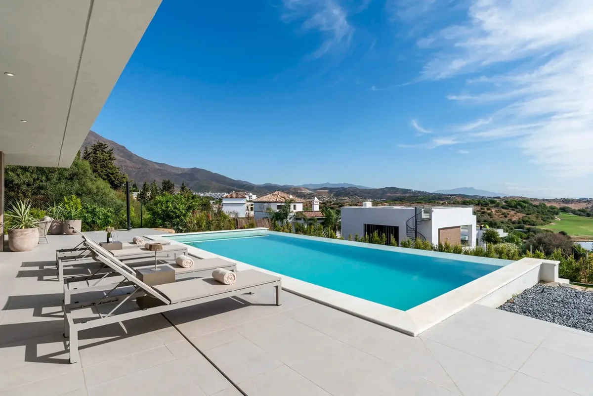 4-Bedroom Villa in Estepona 4