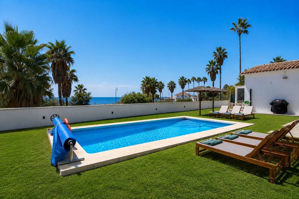 3-Bedroom Villa in New Golden Mile 5