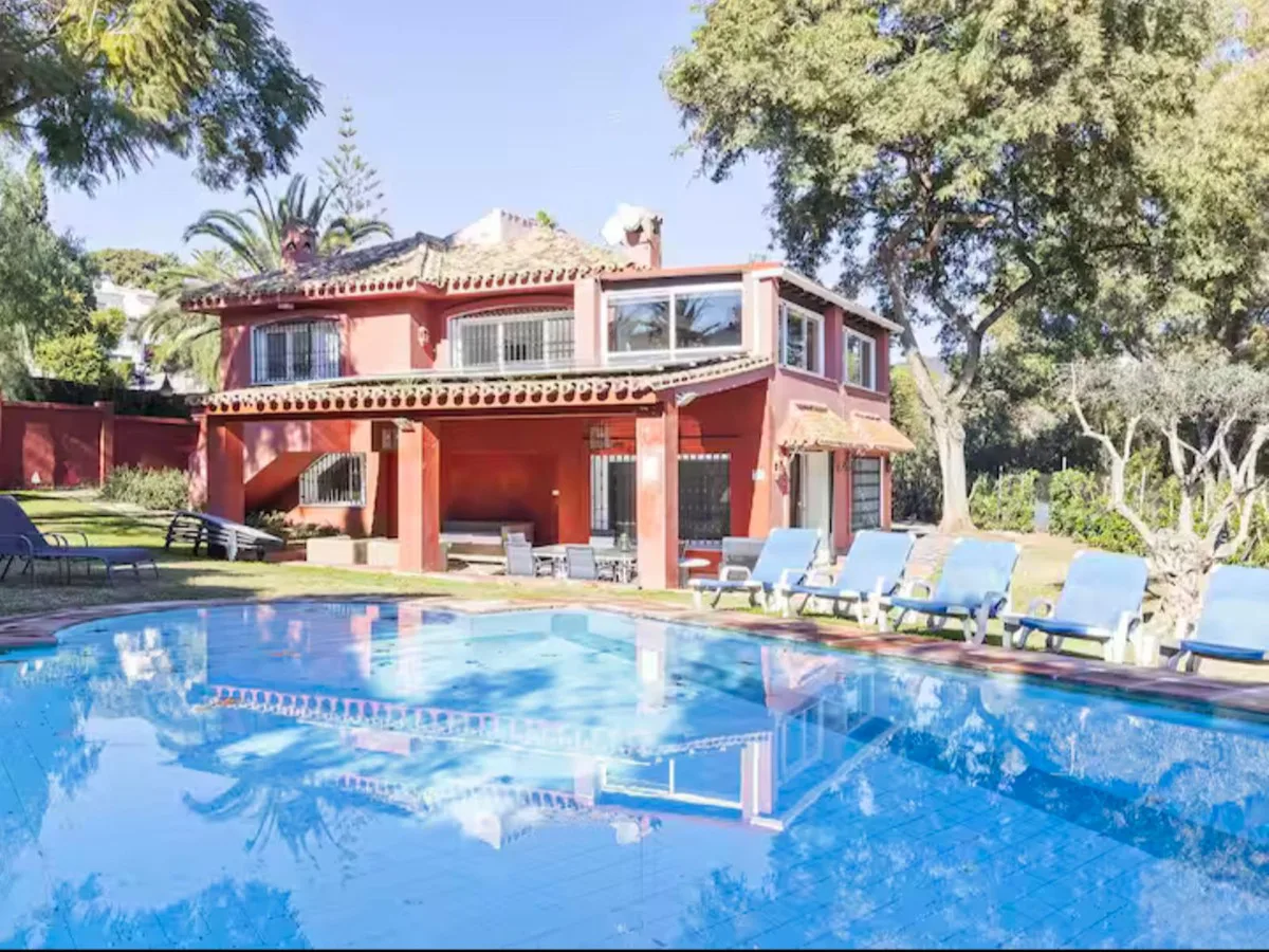 6-Bedroom Villa in Elviria Main