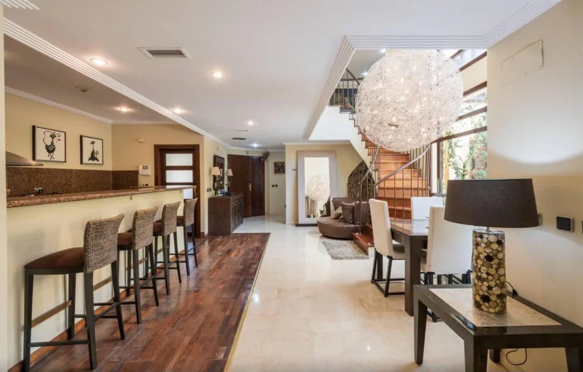 3-Bedroom Villa in Puerto Banús 3