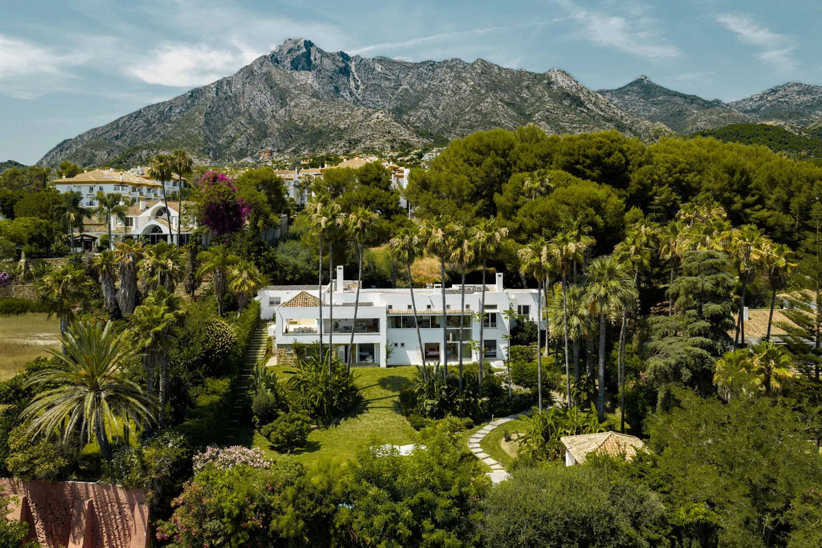 6-Bedroom Villa in The Golden Mile 2