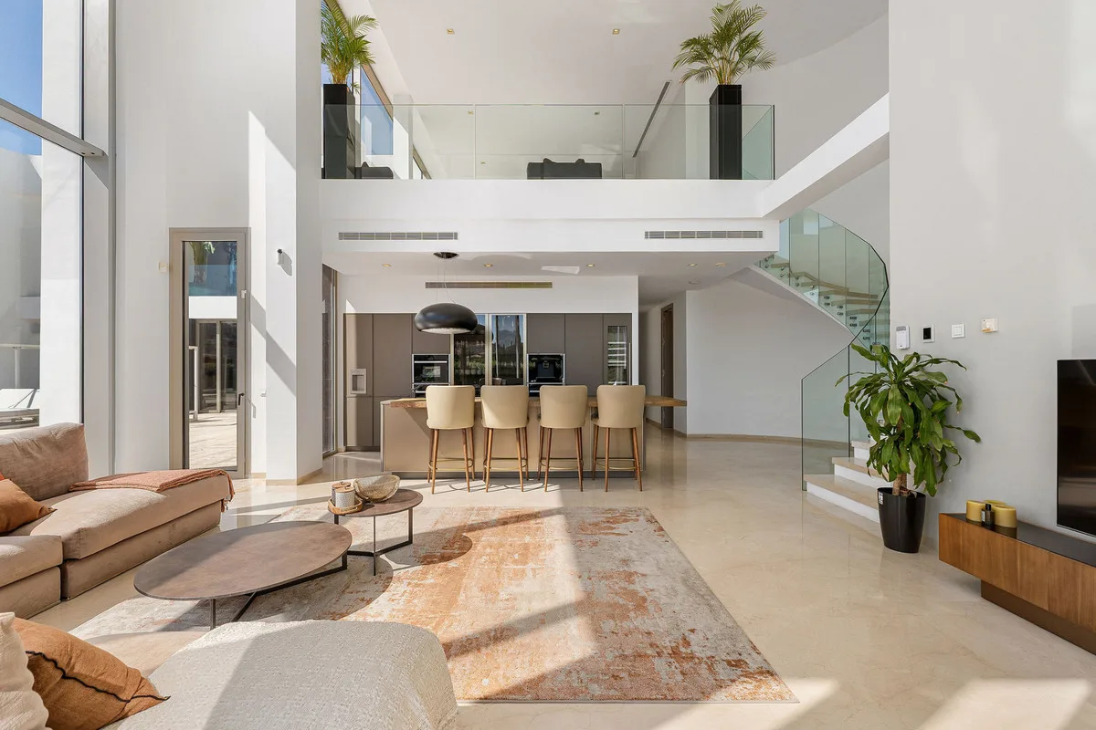 6-Bedroom Villa in Los Flamingos 3