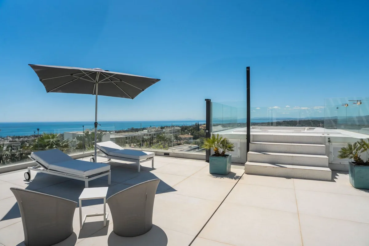 9-Bedroom Villa in Estepona 3