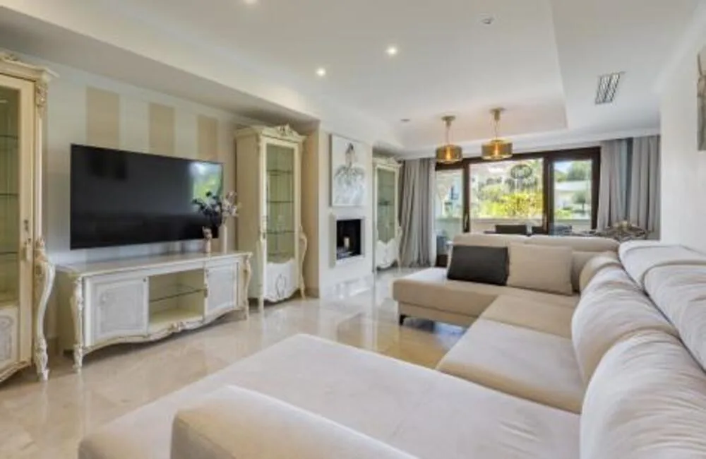 3-Bedroom Apartment in The Golden Mile 4