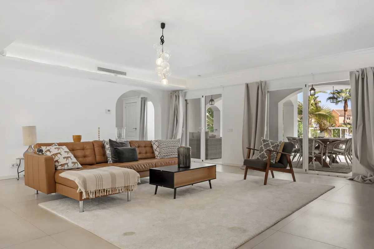 4-Bedroom Villa in Nueva Andalucía 3