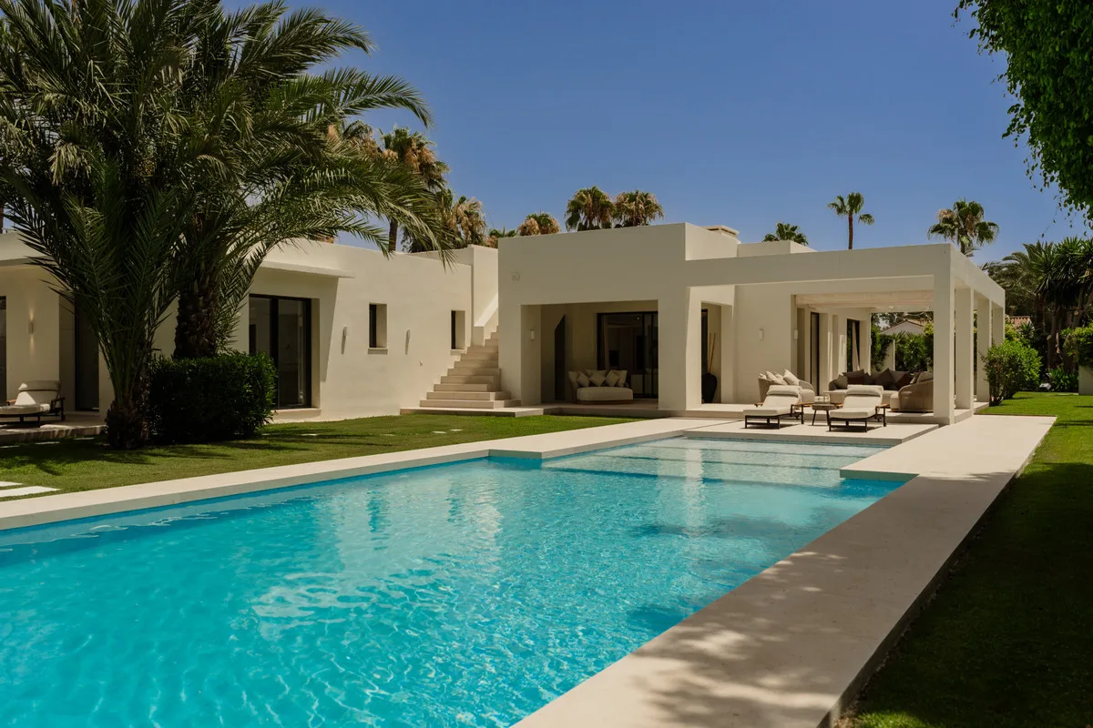 5-Bedroom Villa in Marbesa — Marbesa