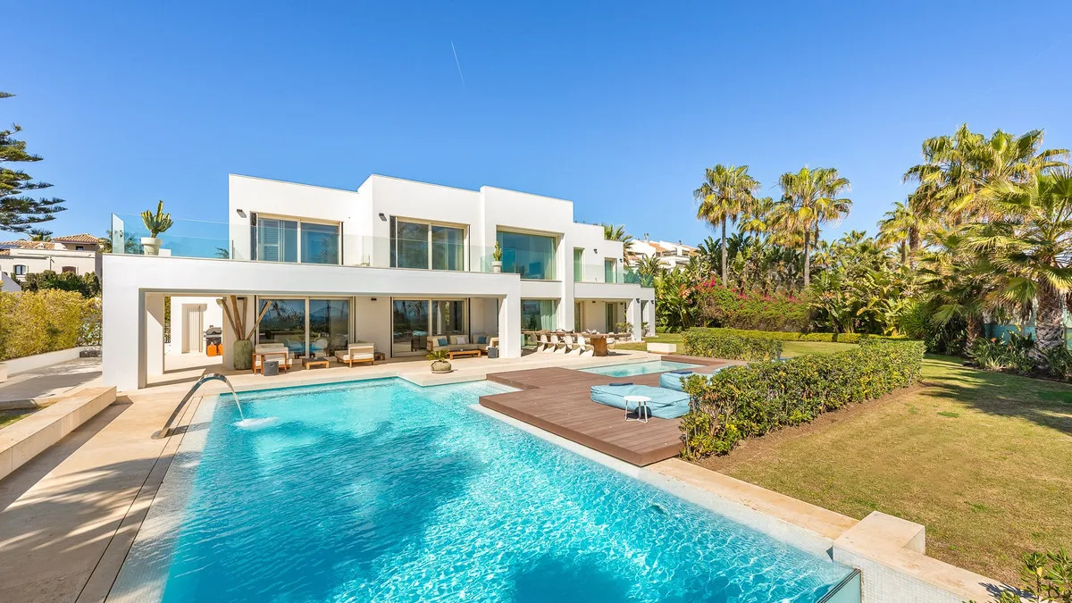 6-Bedroom Villa in The Golden Mile — The Golden Mile