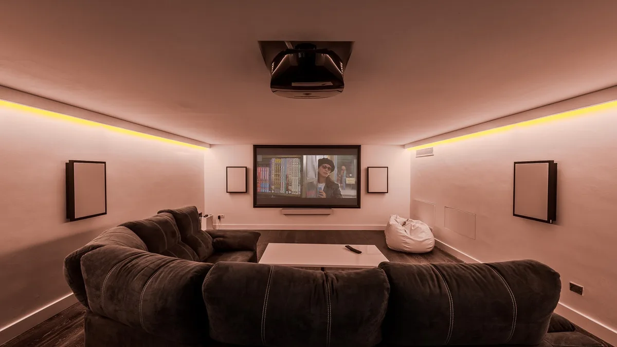 6-Bedroom Villa in The Golden Mile 5