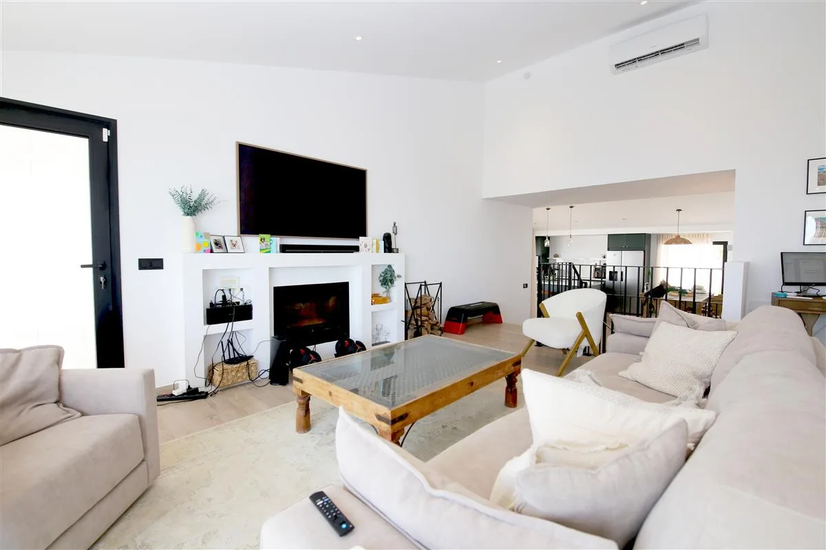 3-Bedroom Townhouse in Estepona 2