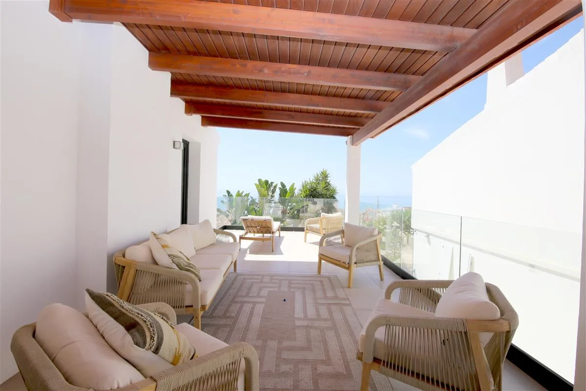 3-Bedroom Townhouse in Estepona 4