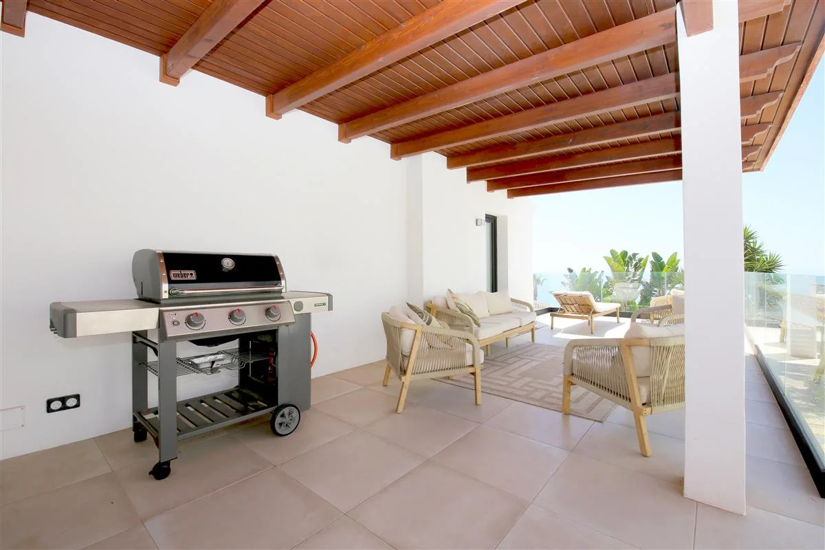 3-Bedroom Townhouse in Estepona 5