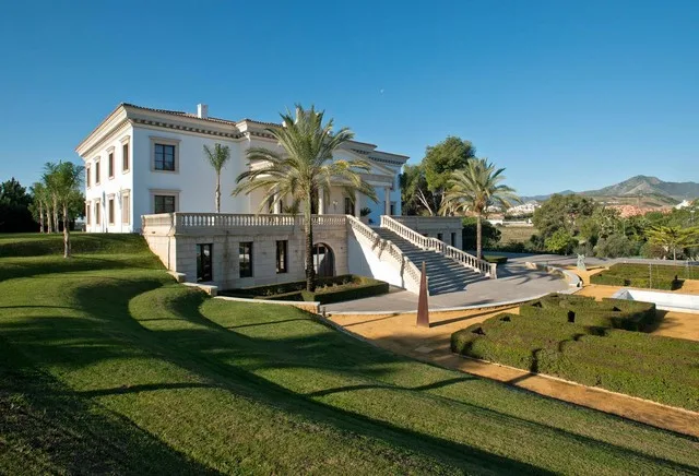 6-Bedroom Villa in San Pedro de Alcántara 2